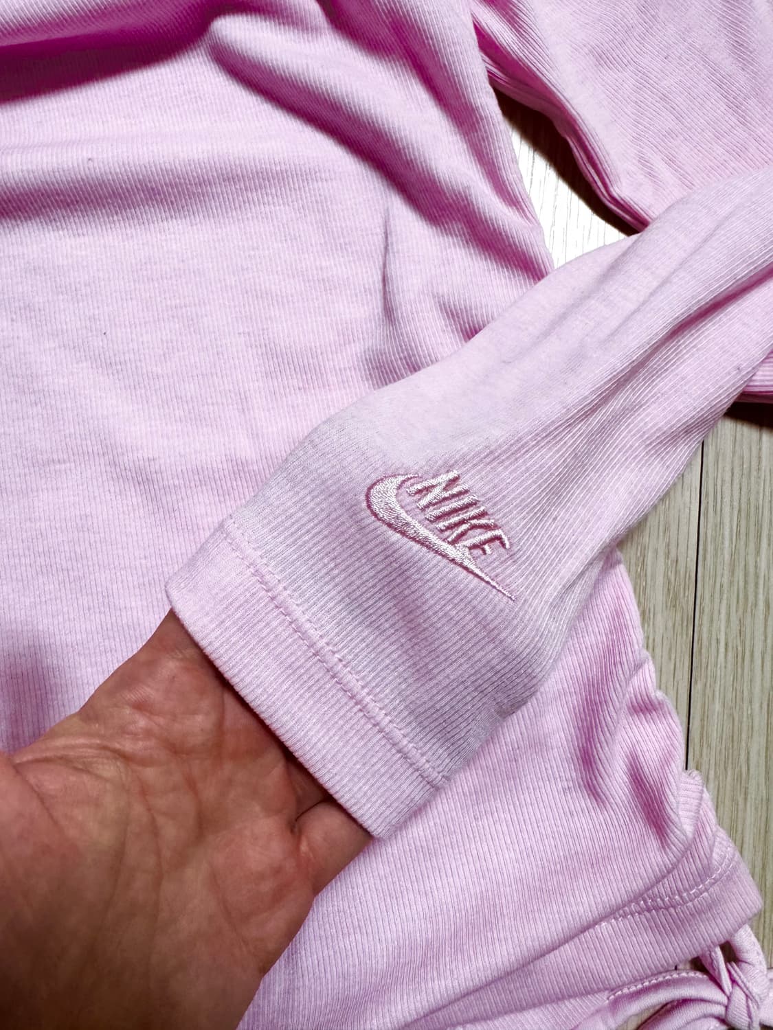 S 텍달린 새상품 나이키 애플 자수 패치 골지 셔링 긴팔 티셔츠 크롭티 상품이미지8