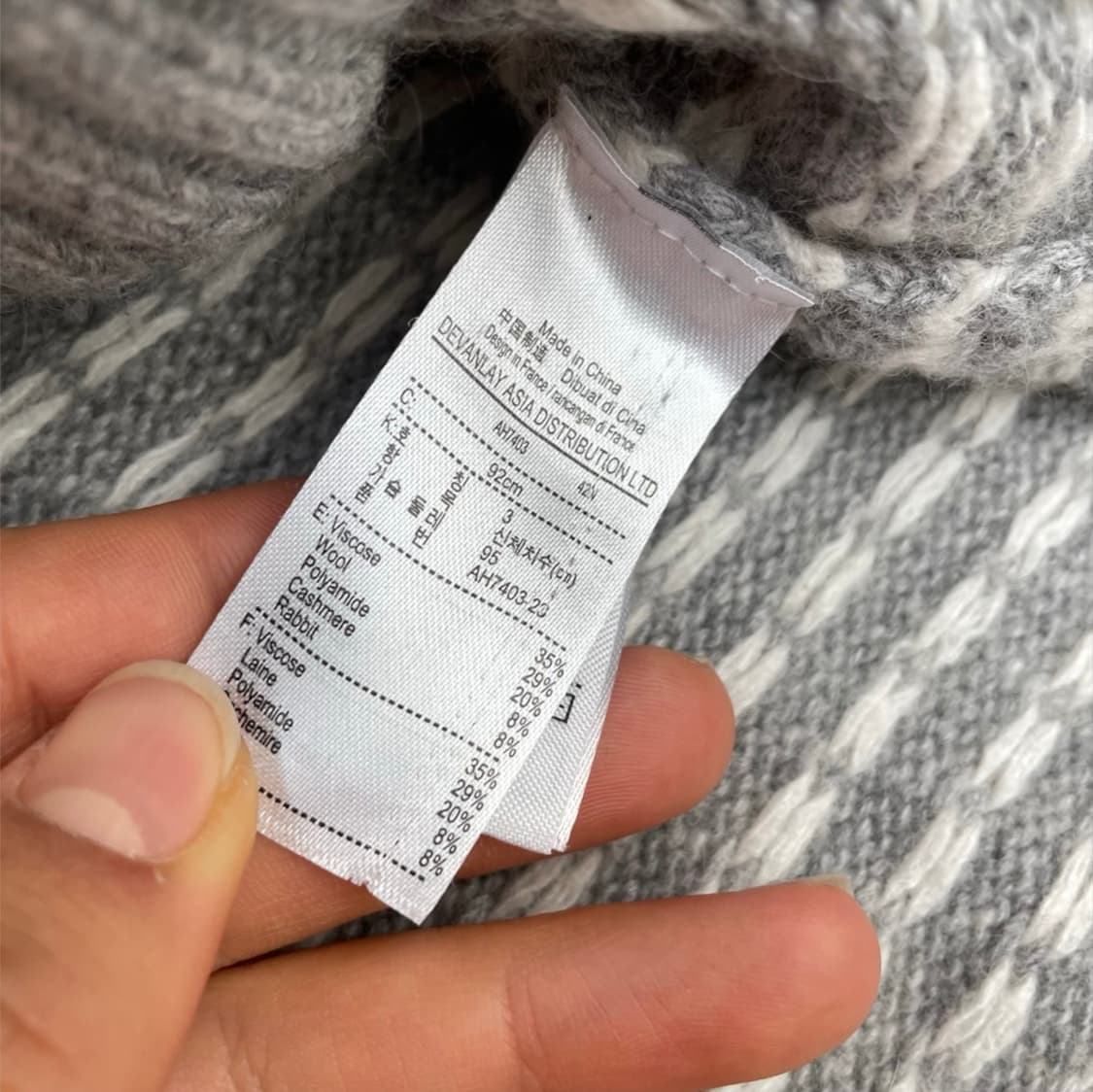 라코스테 라이트그레이 패턴 브이넥 캐시미어 혼방 니트 3 (95) 상품이미지3