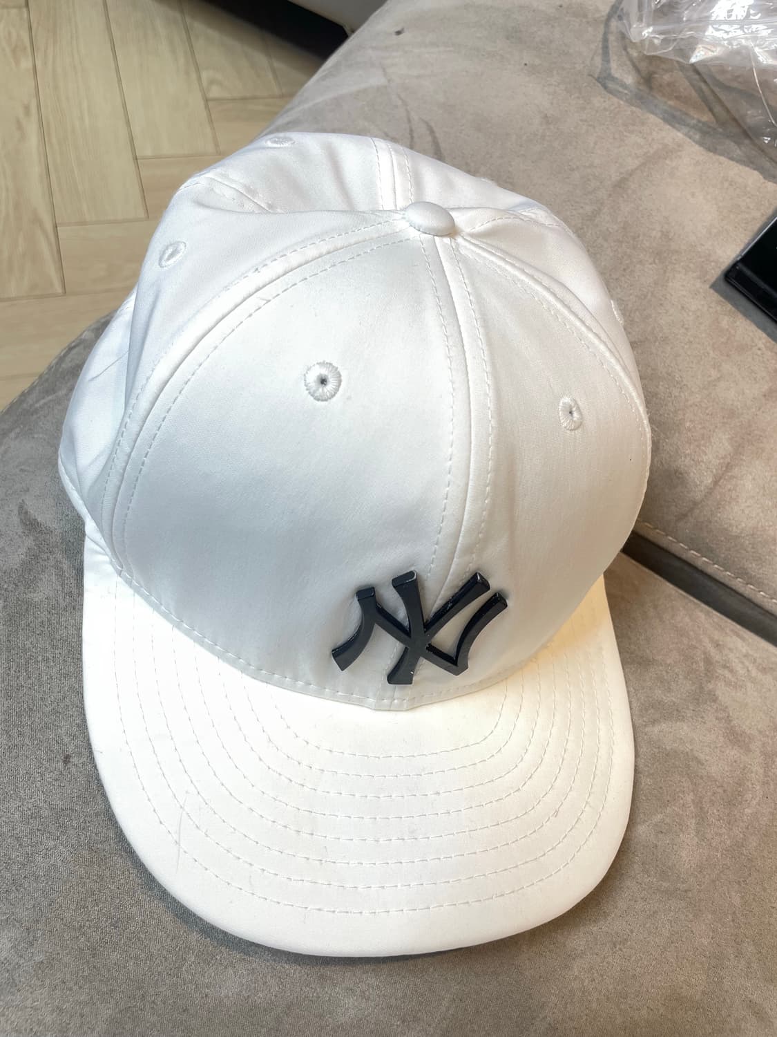 뉴에라 양키즈 엠피 메탈 스냅백 화이트 상품이미지1