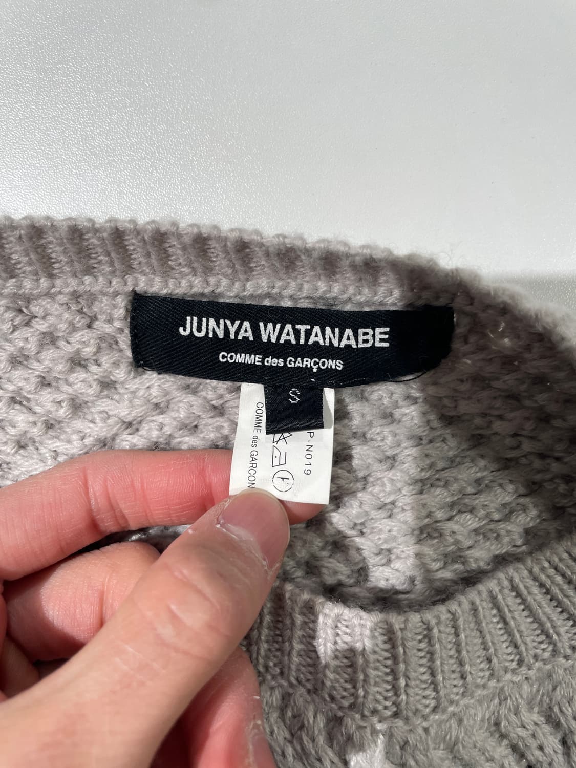 준야 와타나베 라이트 그레이 피규어 쉐입 니트 베스트 상품이미지7