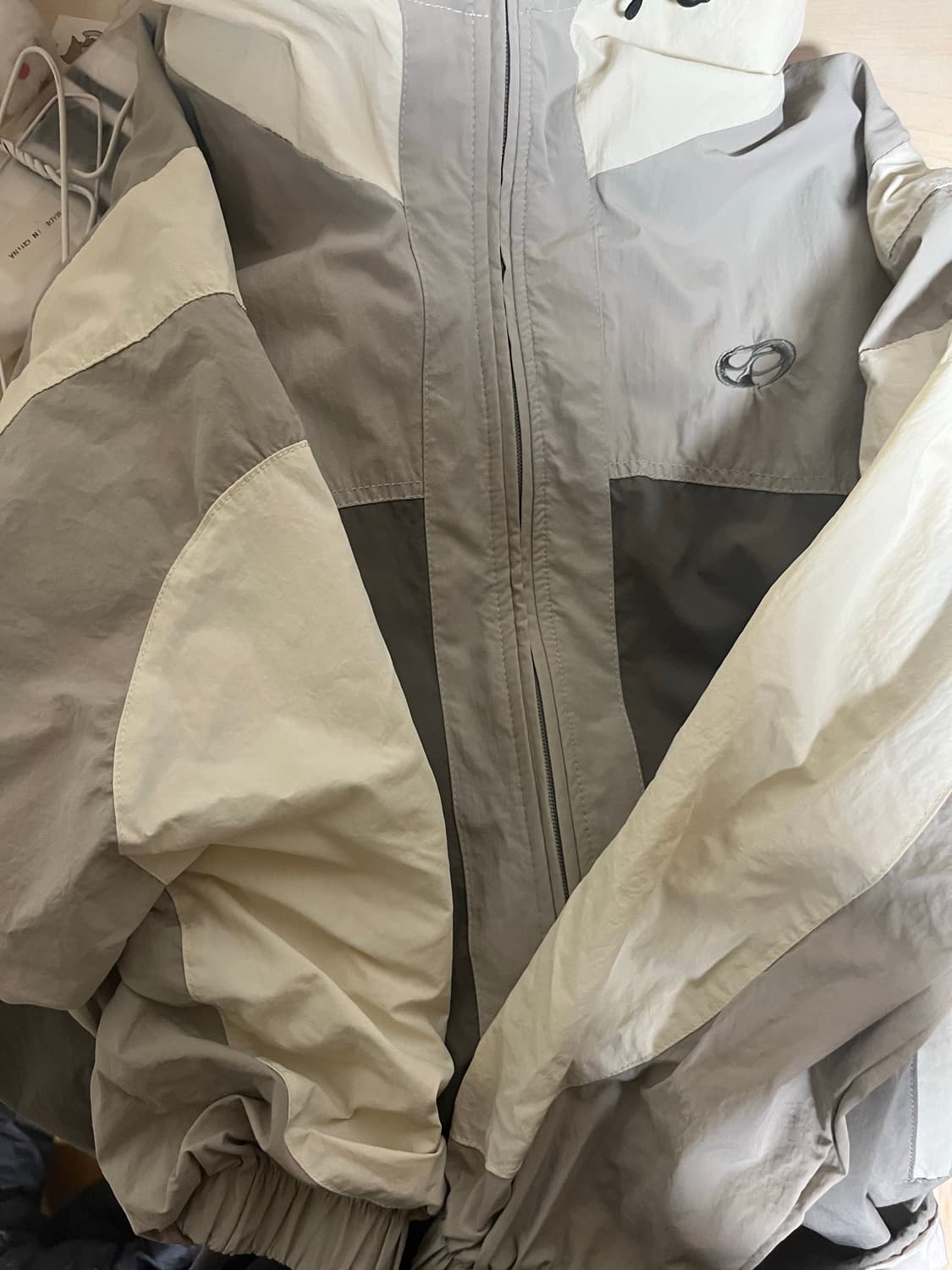 꼼파뇨 바람막이 상품이미지3