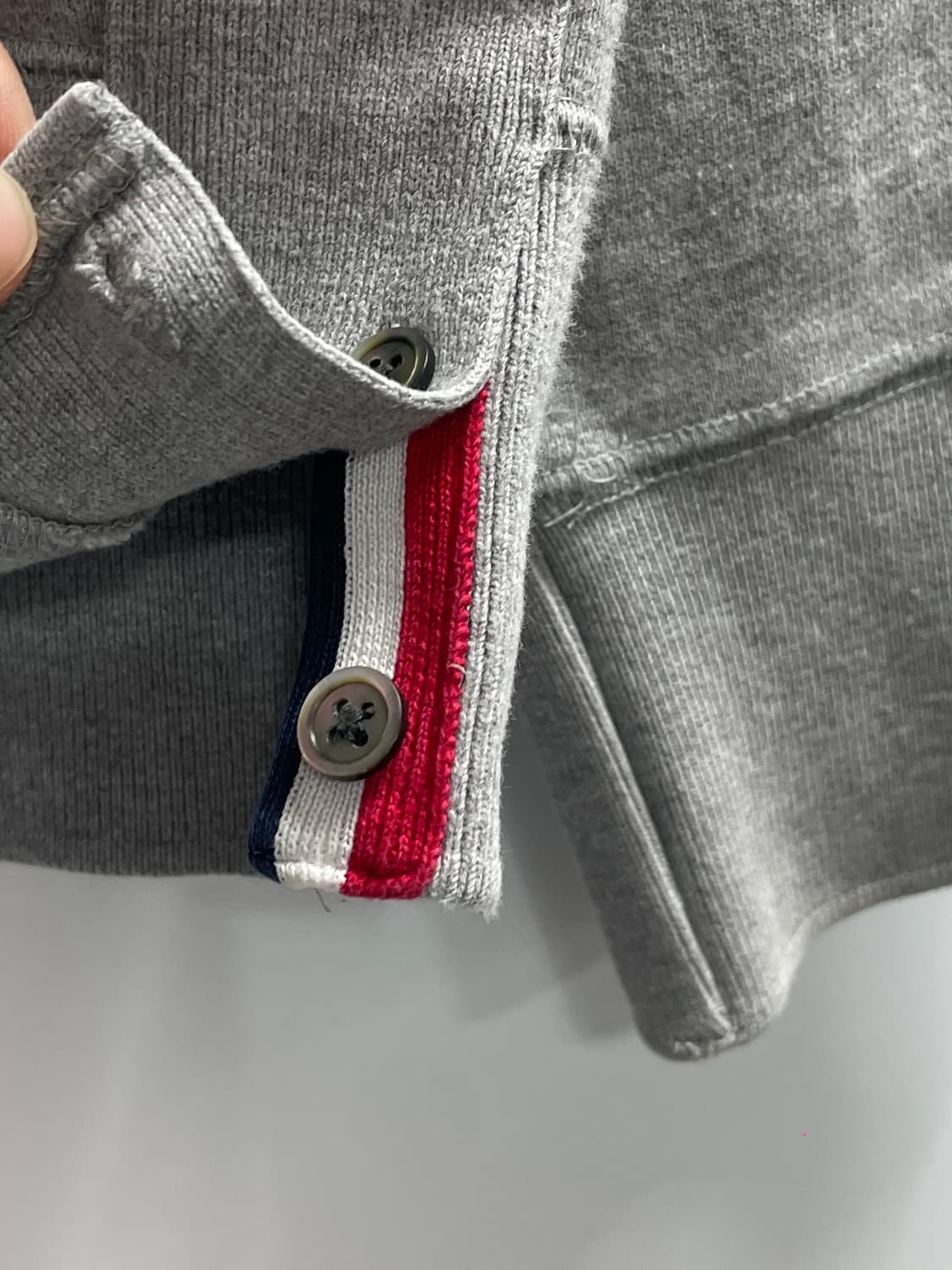 톰브라운 사선 라운드 맨투맨 (on.733) 상품이미지5