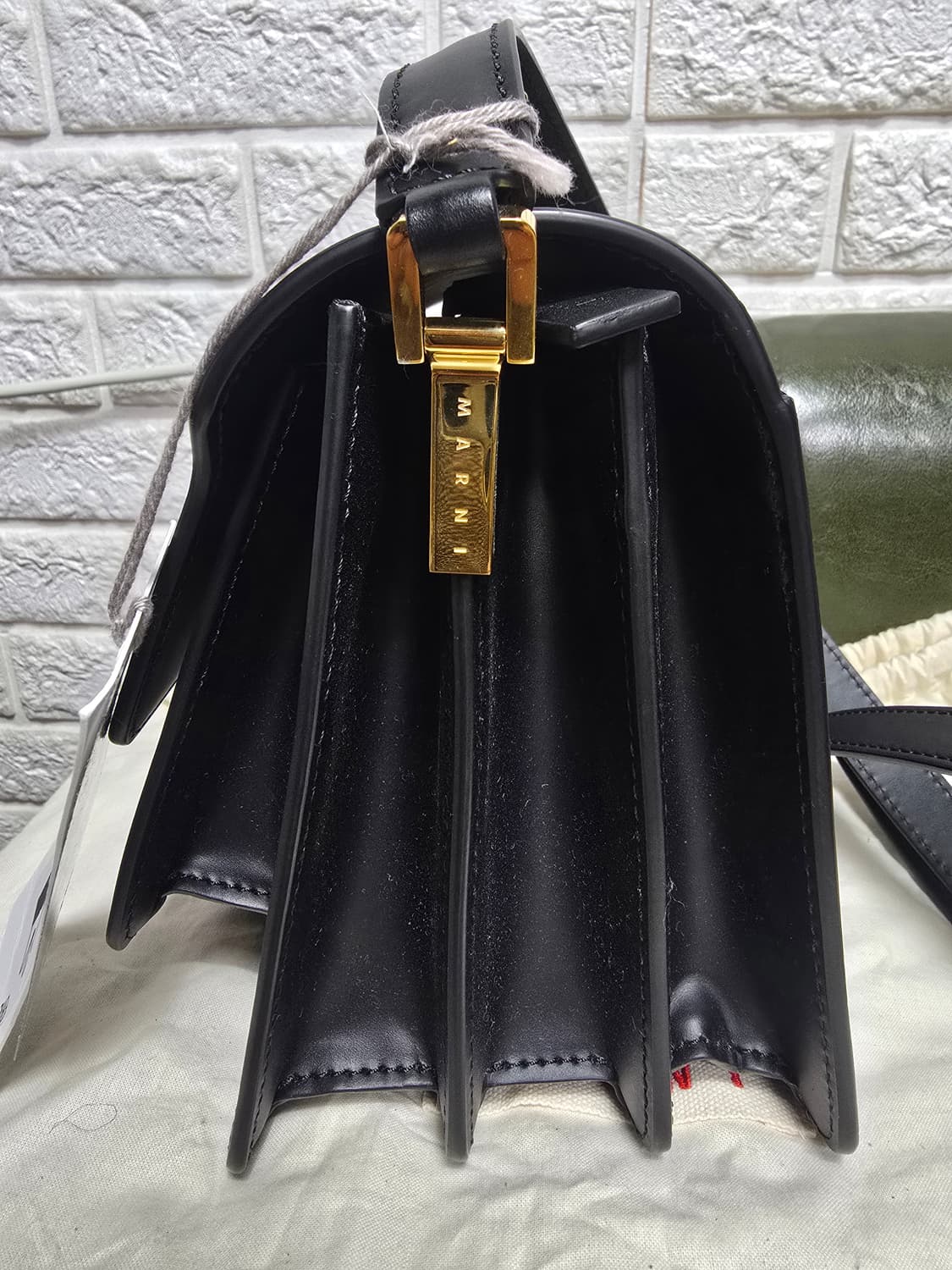 마르니 트렁크백 미듐 블랙 카프스킨.새상품 상품이미지8