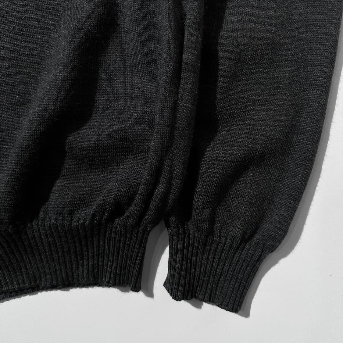 버버리 체크 숄더 메리노울 V넥 니트 상품이미지5