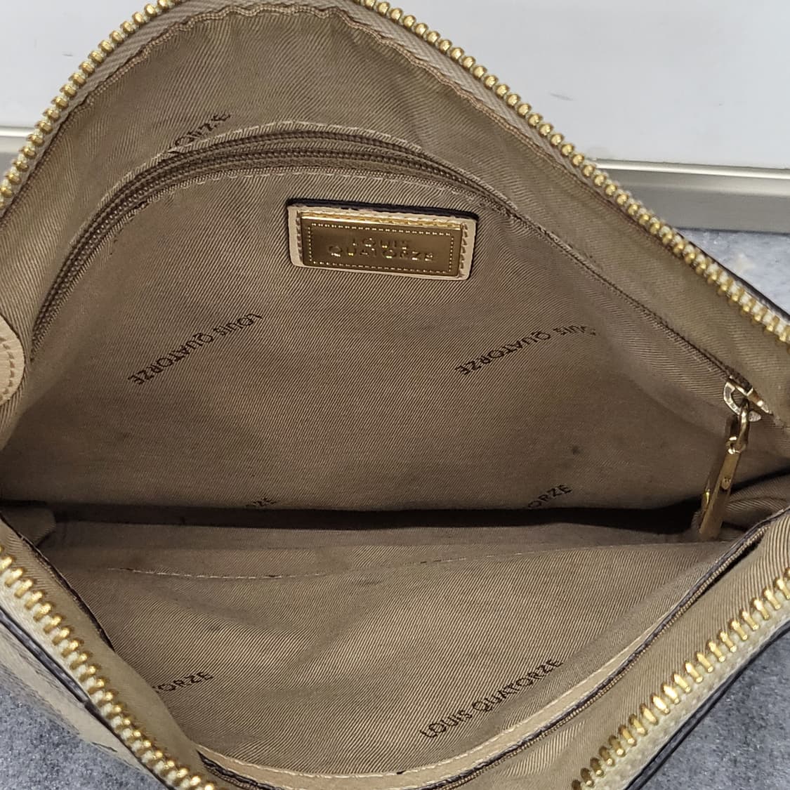 루이까또즈 정품 크로스백 24x23cm 상품이미지8
