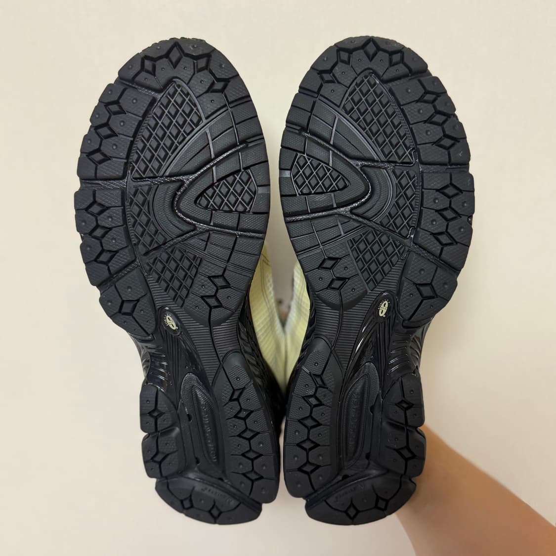 새상품) 뉴발란스1906R 피스타치오 버터 상품이미지4