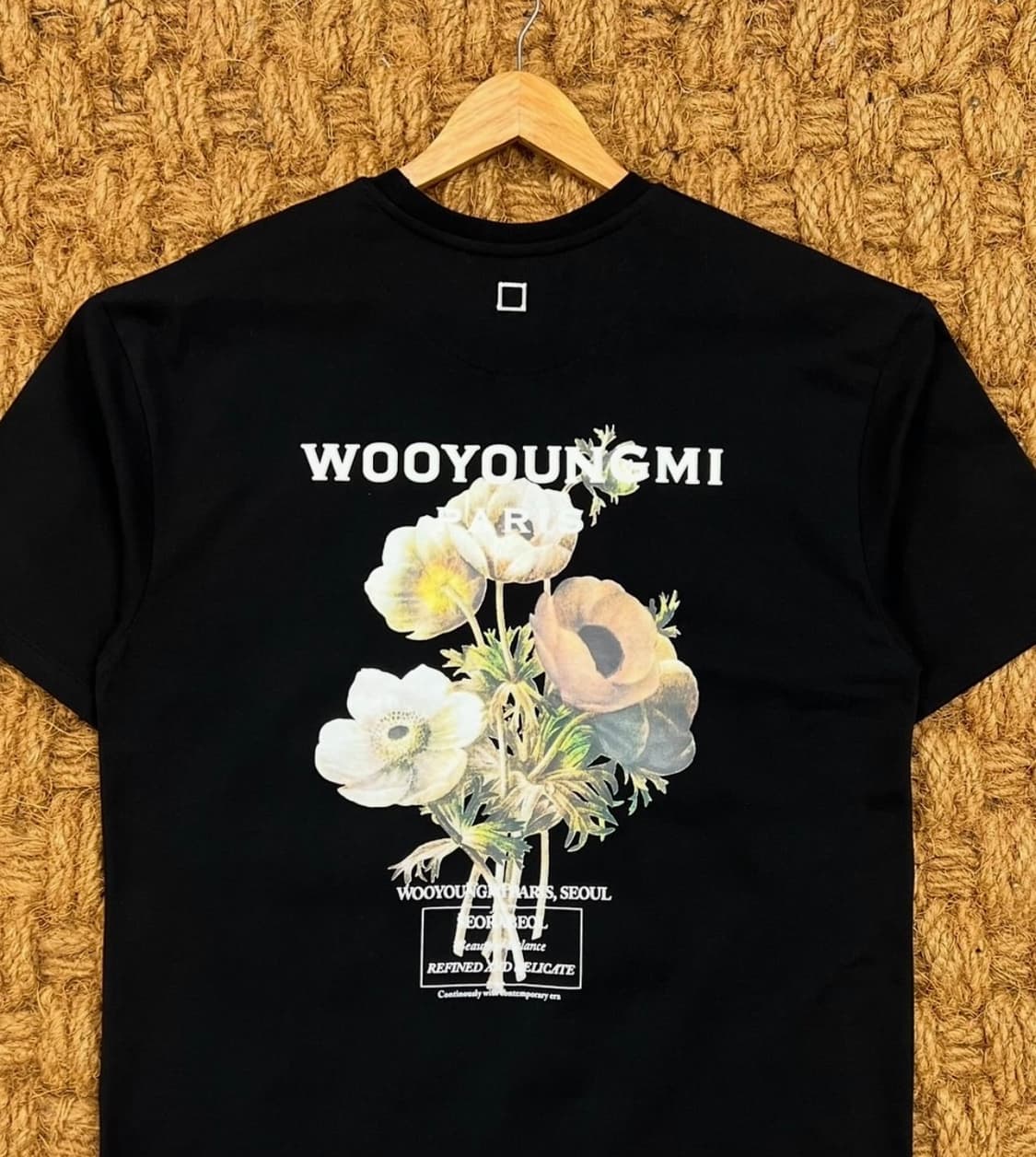 우영미 블랙 플라워 프린팅 반팔티 상품이미지1