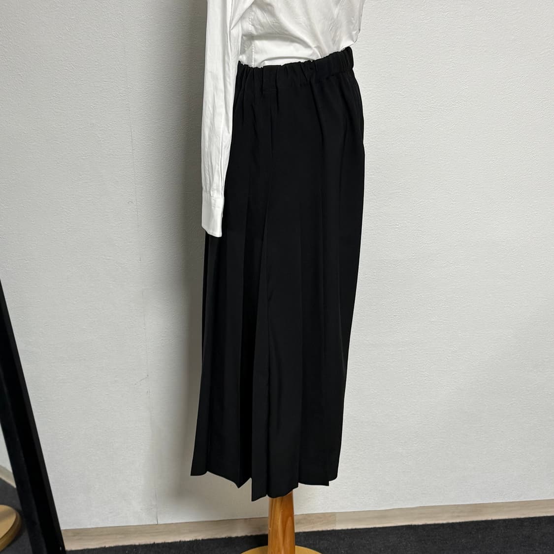 25ss 꼼데가르송 꼼데가르송 사이드 플리츠 팬츠 블랙xs 상품이미지2