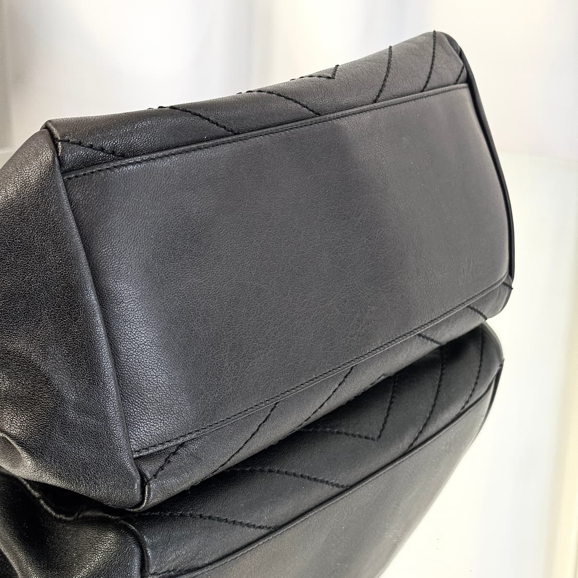 [정품] 입생로랑 니키백 미디움 블랙 신형 상품이미지8