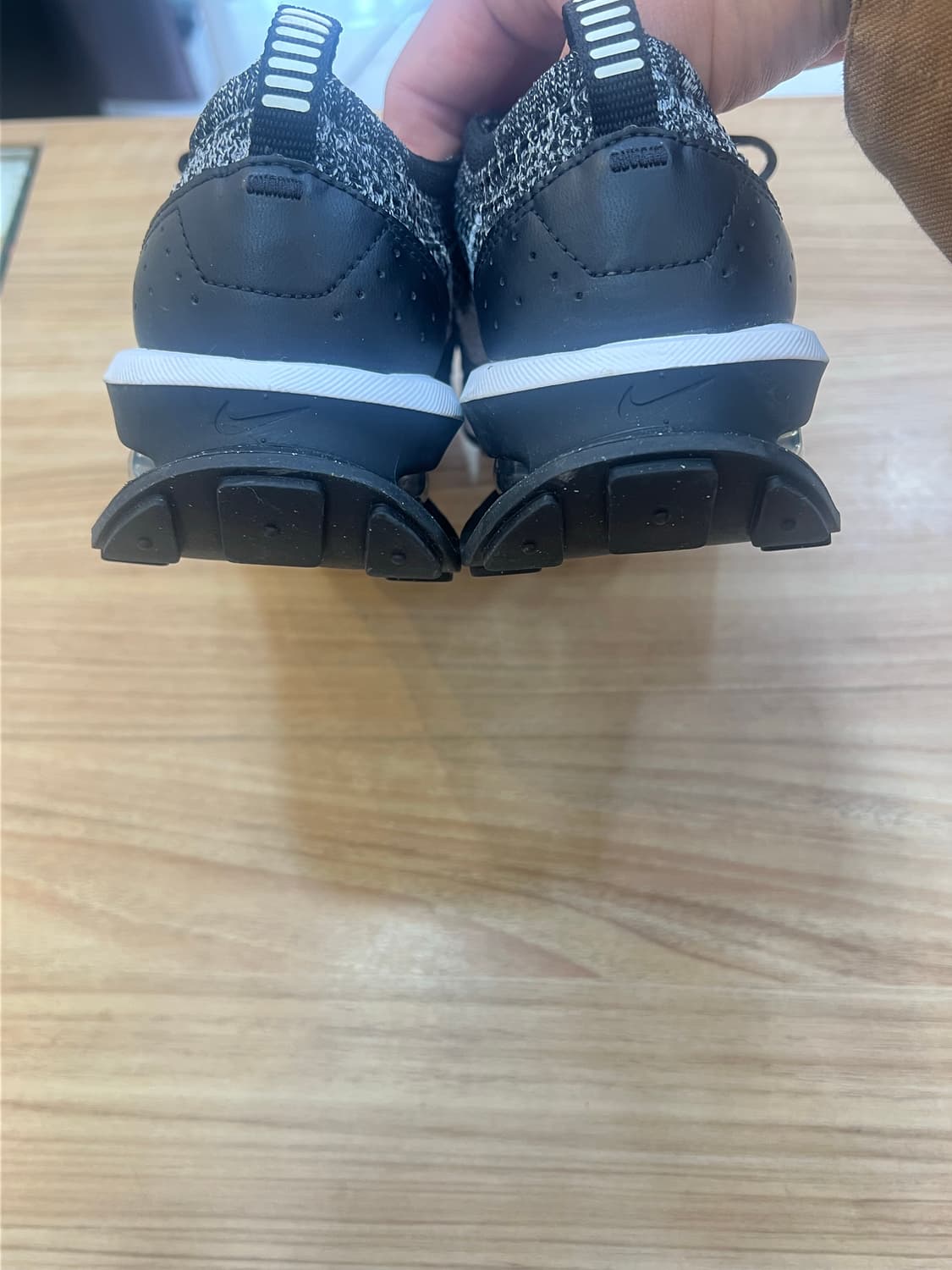 새제품 나이키 플라이니트 블랙/화이트 운동화 상품이미지6