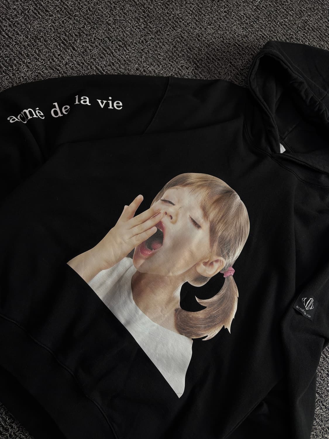 아크메드라비 베이비 페이스 YAWN 후디 블랙 4454 상품이미지3