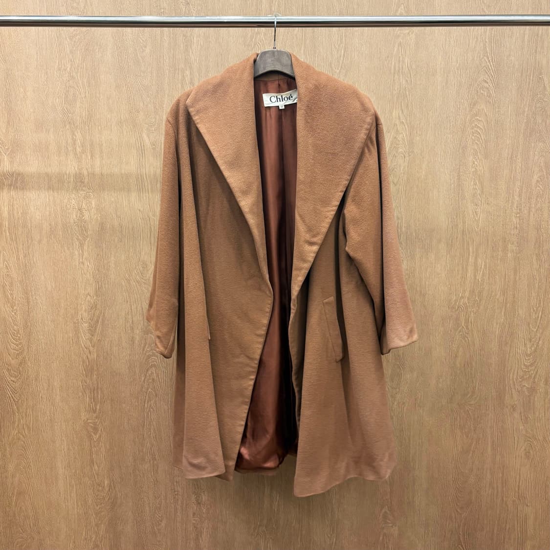 끌로에 오버핏 을 코트 드레이프 실루엣 와이드 카라 포켓 디테일 브라운 상품이미지2