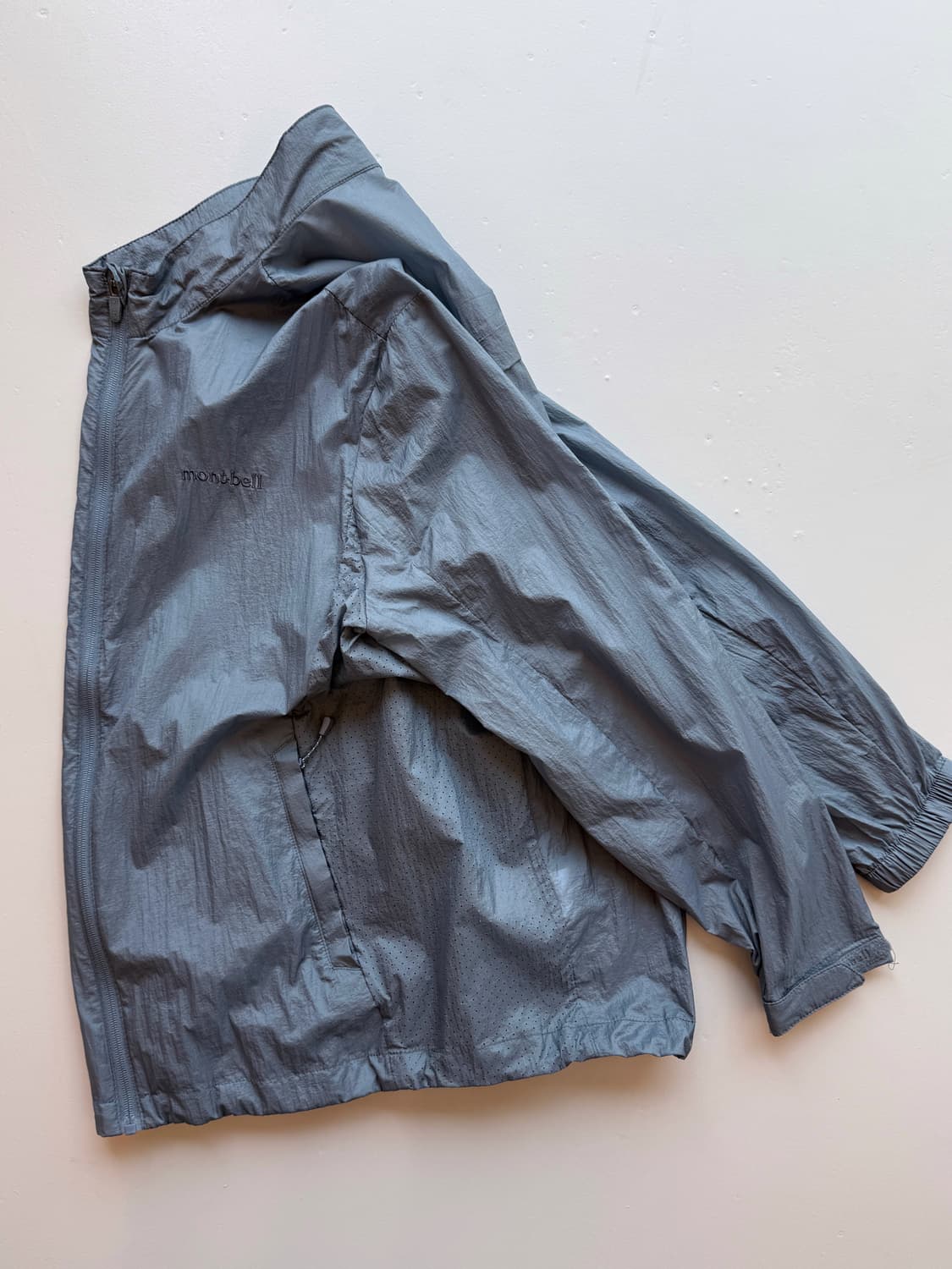 몽벨 루즈핏 라이트웨이트 나일론 바람막이 자켓 상품이미지2