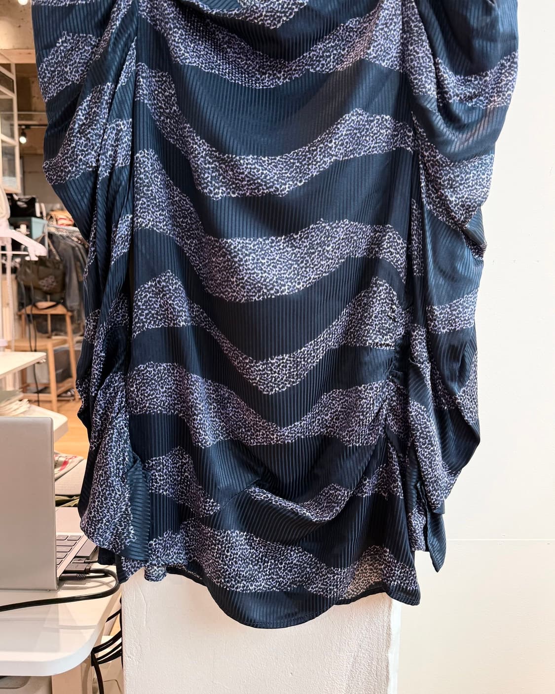 이자벨마랑 네이비 스트라이프 셔링 블라우스  상품이미지6