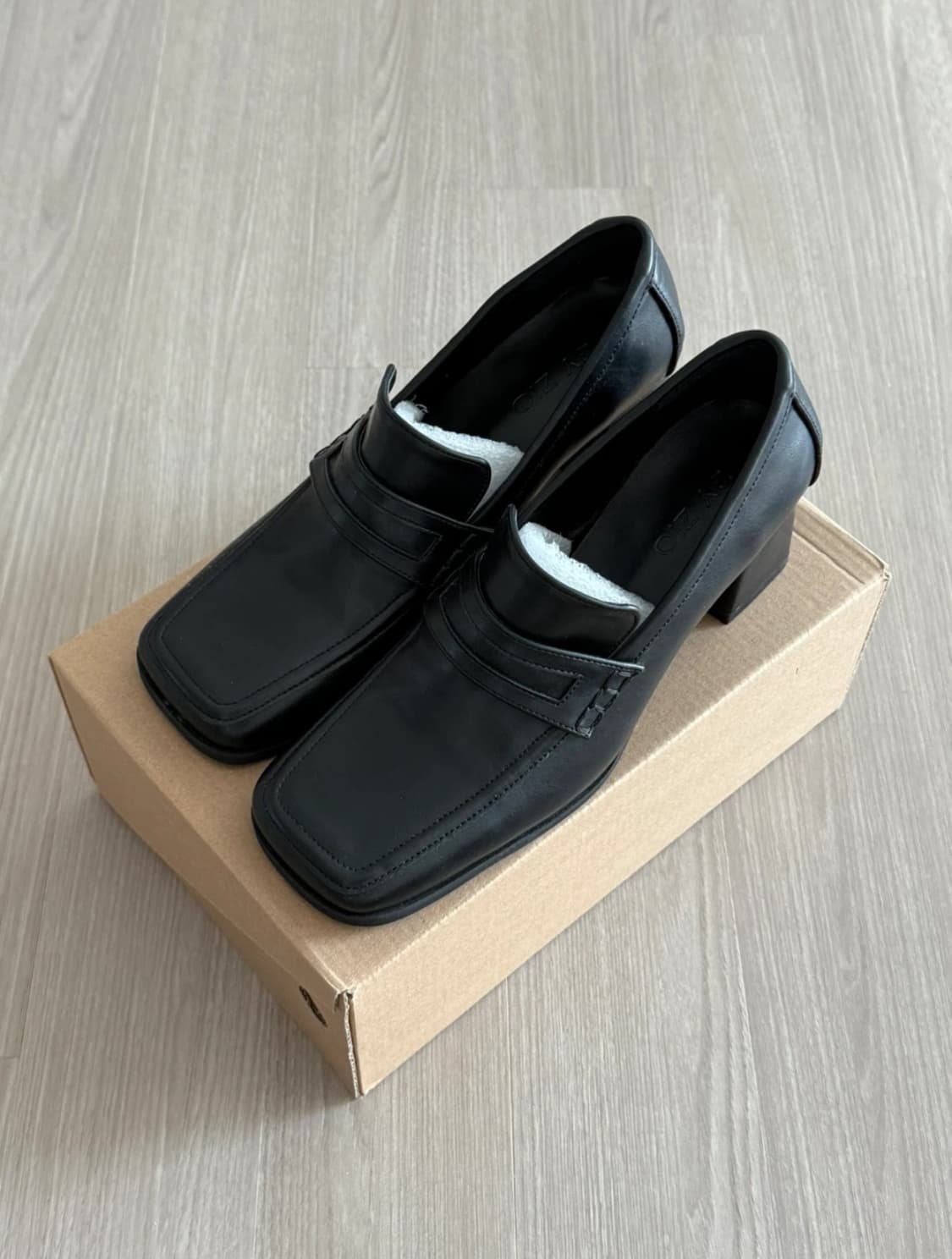 스퀘어 로퍼 블랙 235 (새상품) 상품이미지1