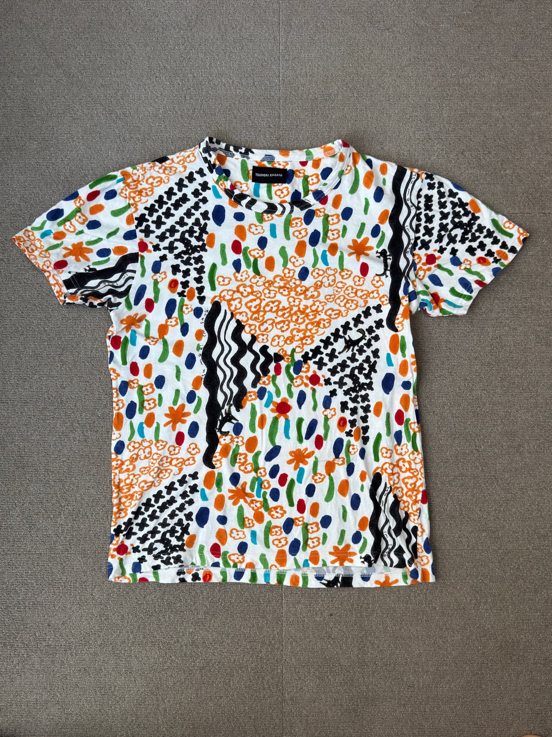 츠모리 치사토 멀티 컬러 아카이브 아트 프린트 티셔츠 상품이미지1