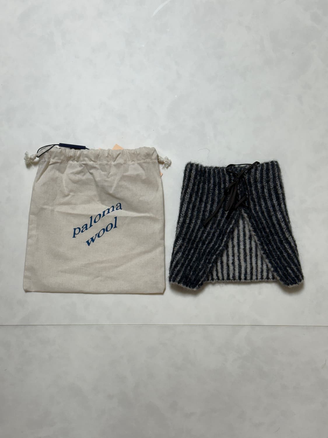 팔로마울 인그리드 넥워머 블랙 화이트 상품이미지1