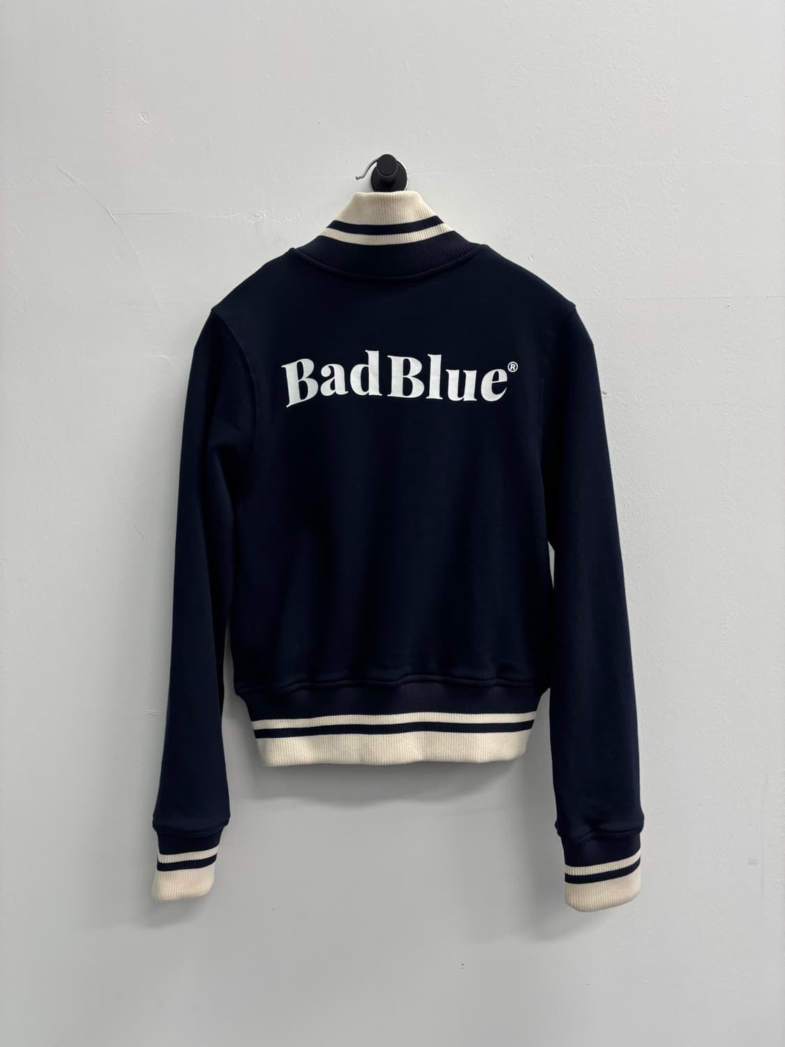 배드블루(BadBlue) 로고 배색 트랙 자켓 (네이비) 상품이미지4