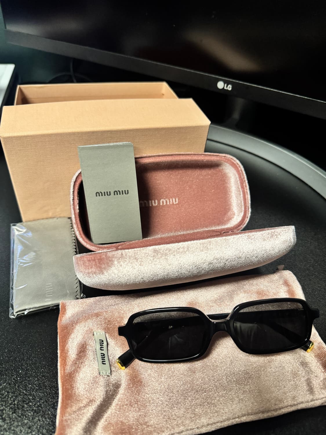 미우미우 리가드 선글라스 슬레이트 그레이 렌즈 상품이미지1