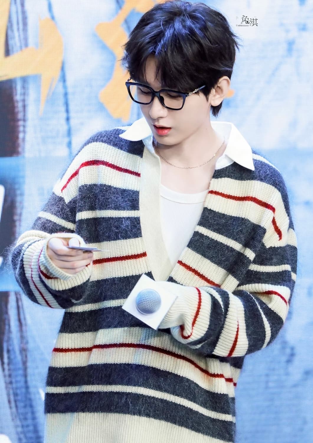 (25새상품)솔리드옴므 옐로우 스트라이프 오픈 칼라 니트 상품이미지4