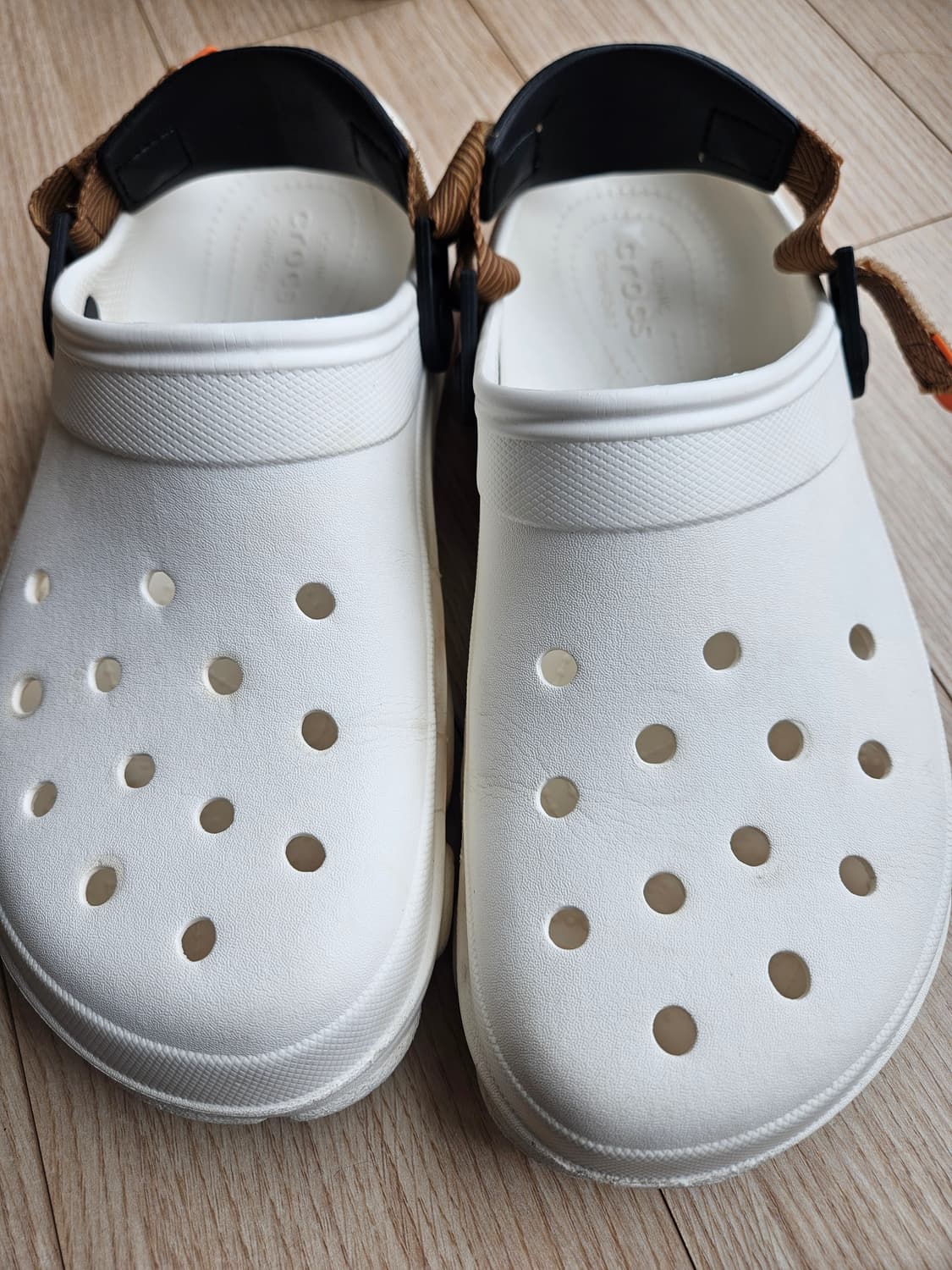 크록스 올터레인 클로그 화이트 M11(290)
 상품이미지3