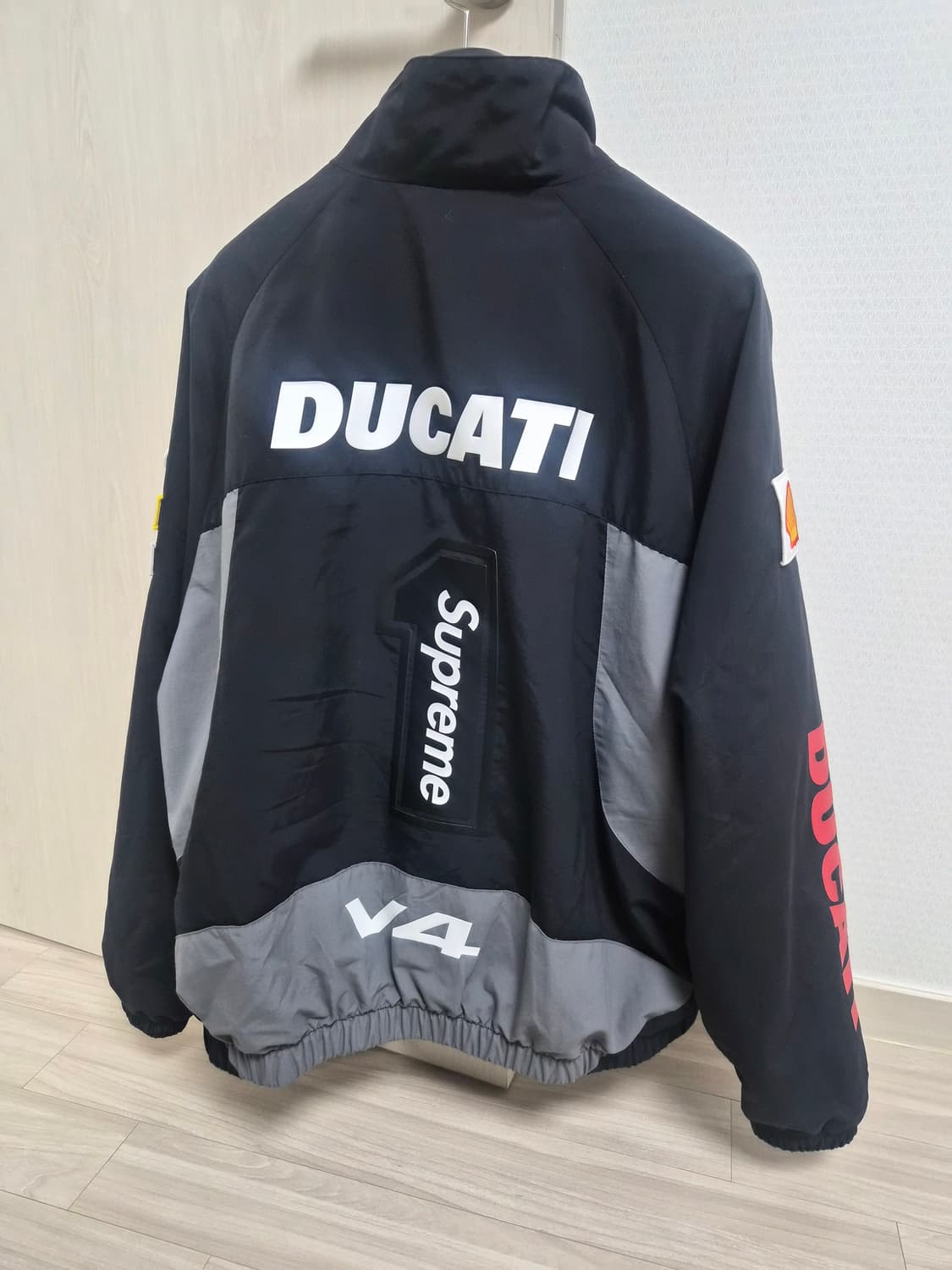 슈프림x두카티 트랙자켓 24ss [L] 사이즈 핀매합니다 상품이미지3
