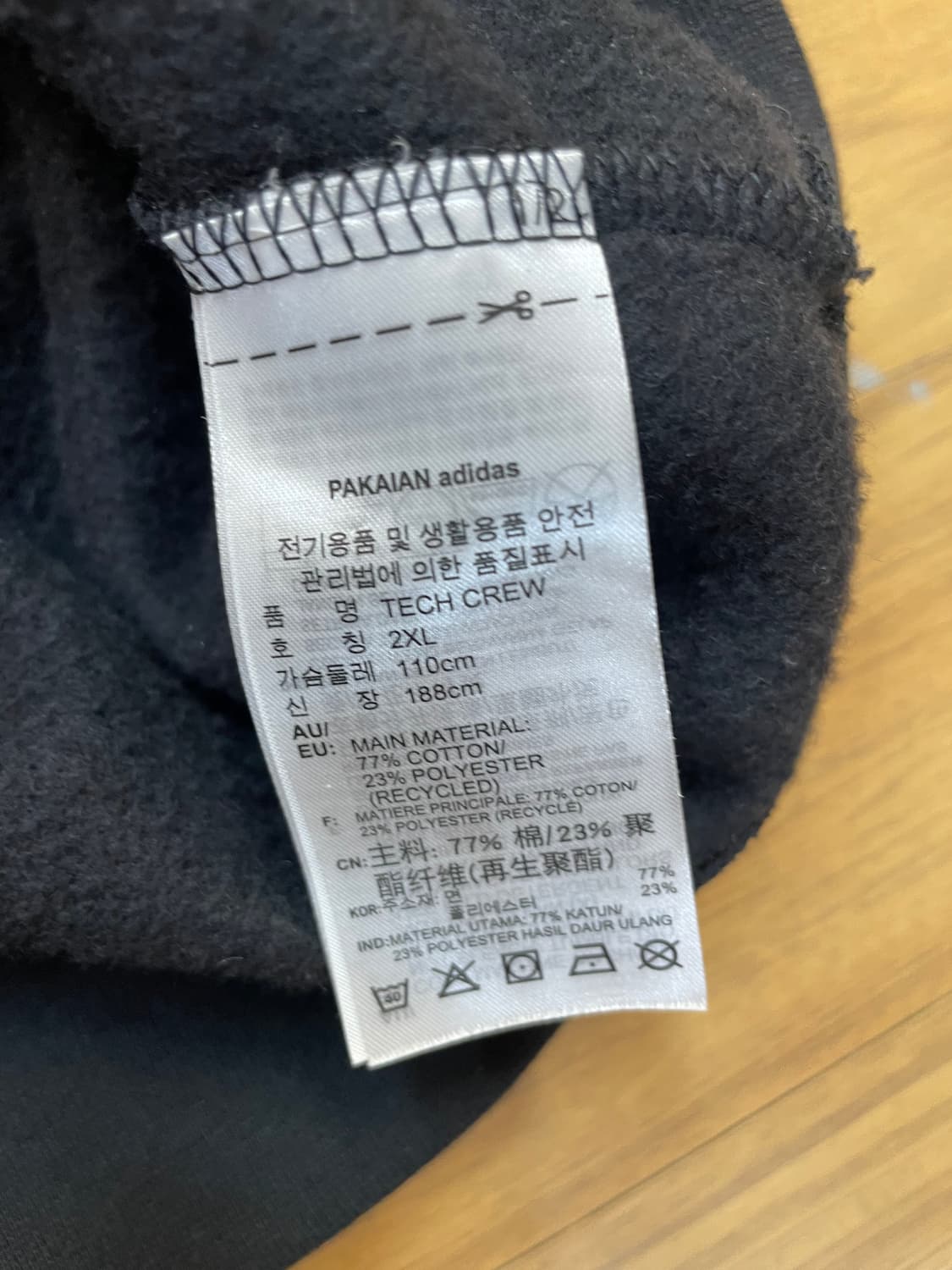 아디다스 TECH CREW 맨투맨 블랙 색상입니다. 2XL 사이즈로, 택 상품이미지4