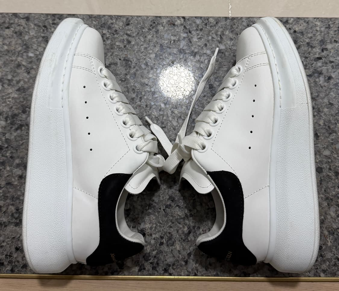 알렉산더 맥퀸 오버솔 스니커즈 화이트 블랙 상품이미지6