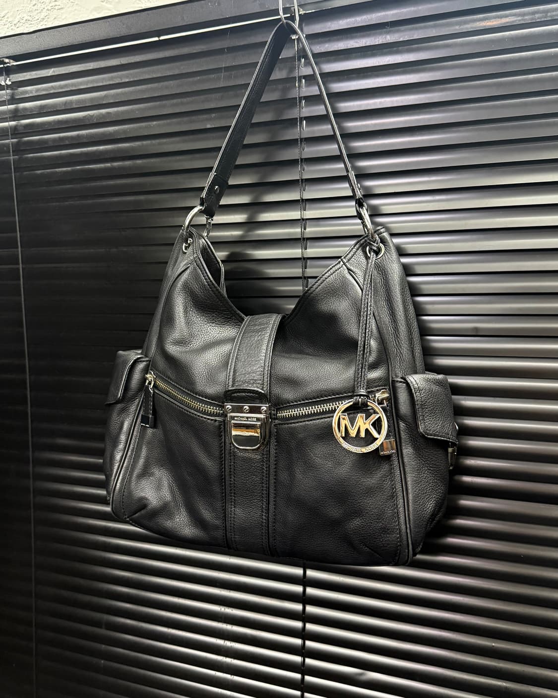 마이클코어스 블랙 가죽 레더 버클 마크 빈티지 숄더백 갸루 펑크 락시크 상품이미지2