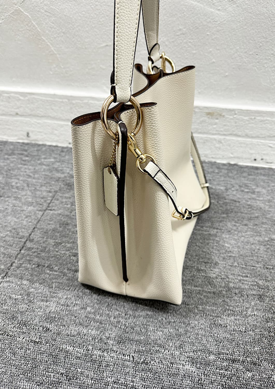 코치 숄더백  상품이미지2