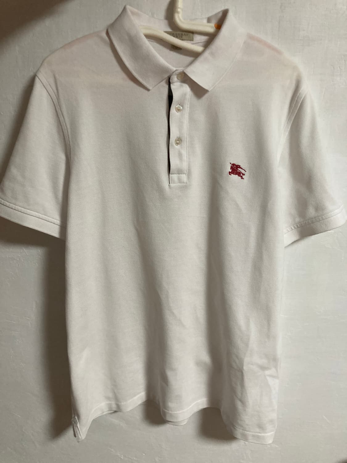 버버리 기마로고 자수 카라티 상품이미지1