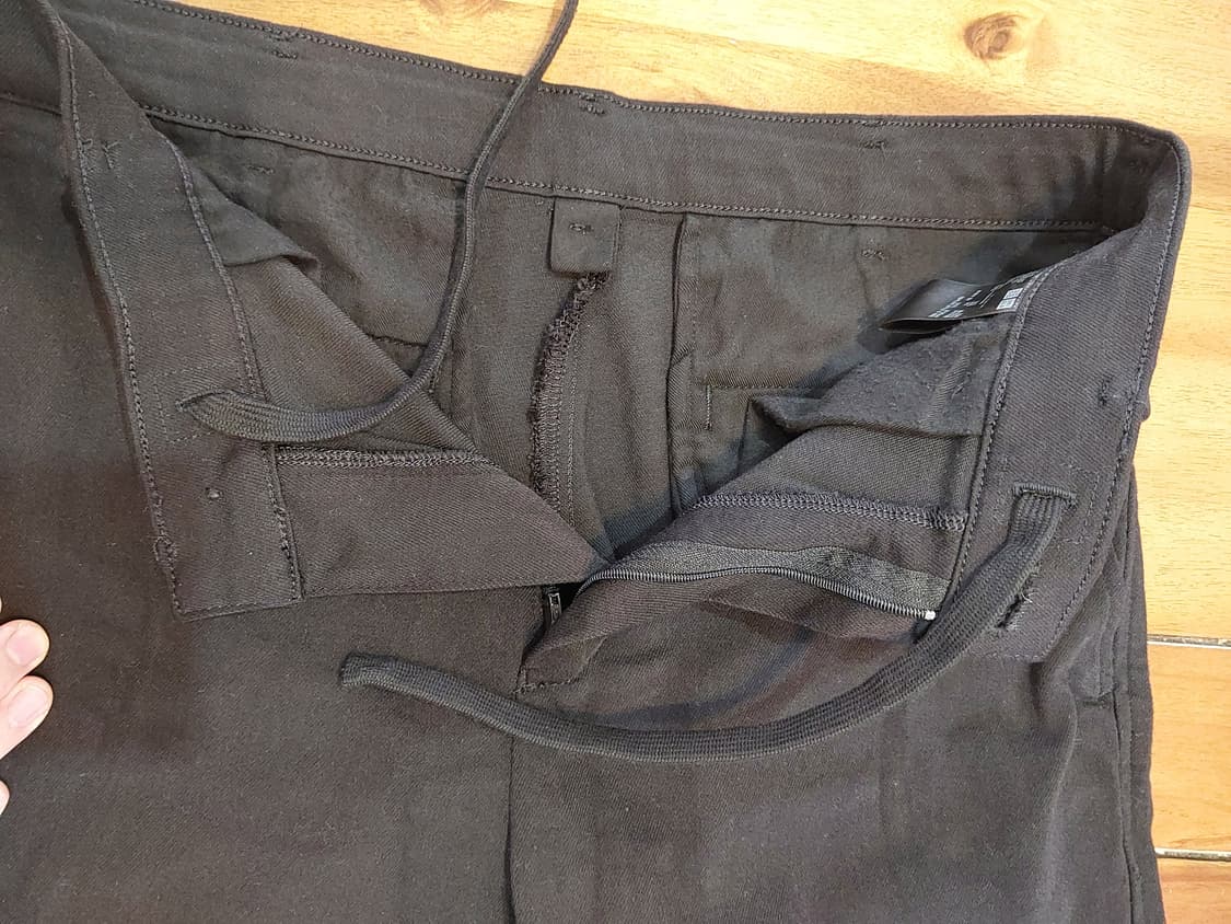 유니클로 블랙 스트링 슬림 테이퍼드 슬랙스 29~30 사이즈 상품이미지3