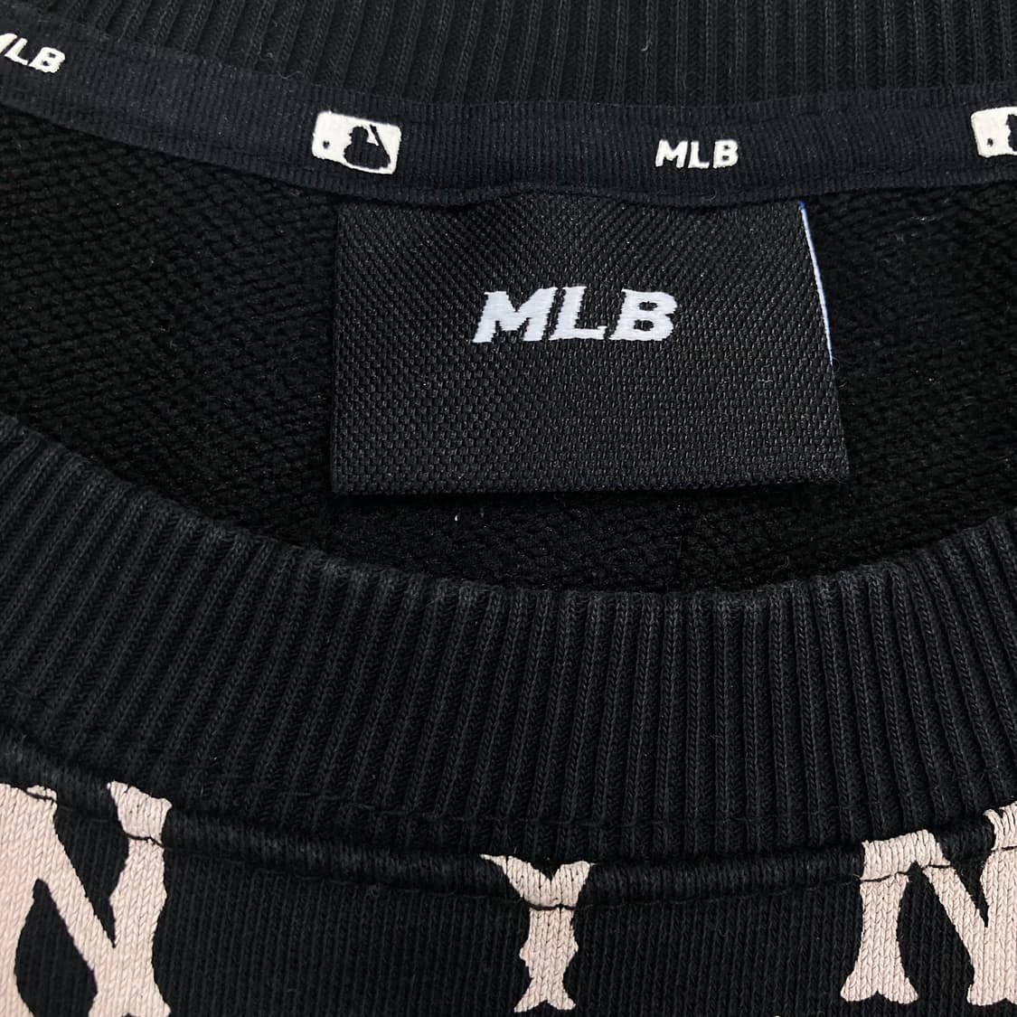MLB 뉴욕 양키스 믹스 컬러 빅로고 패턴 맨투맨 상품이미지4
