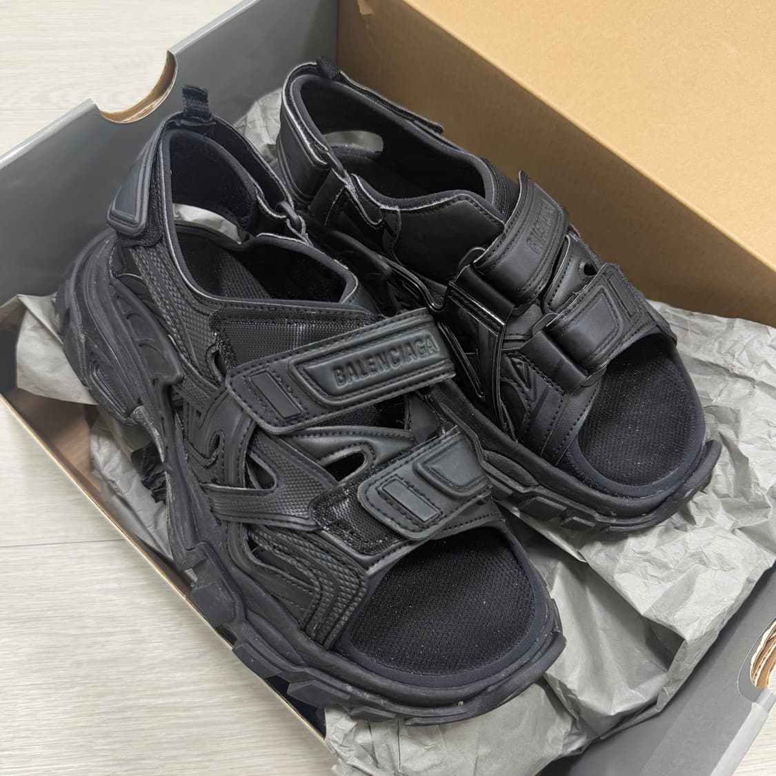 (37, 240) 발렌시아가 트랙 샌들 슬리퍼 블랙 상품이미지1