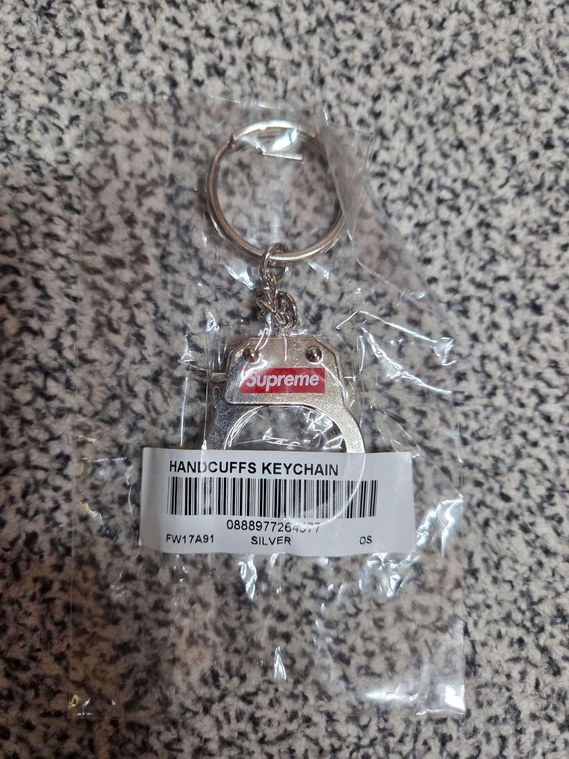 슈프림 핸드커프 키체인 상품이미지3