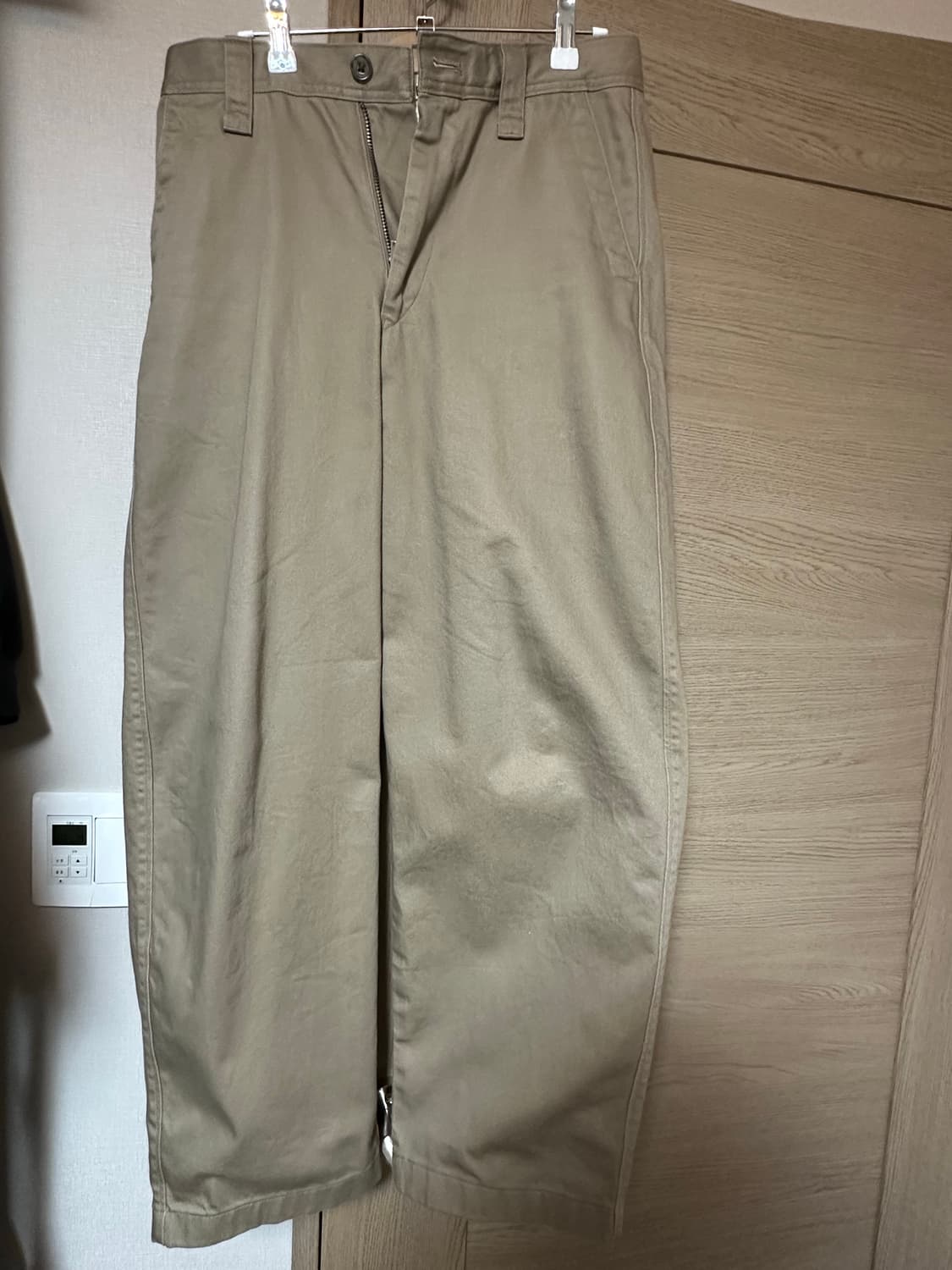 유니클로 와이드핏 치노팬츠 상품이미지2