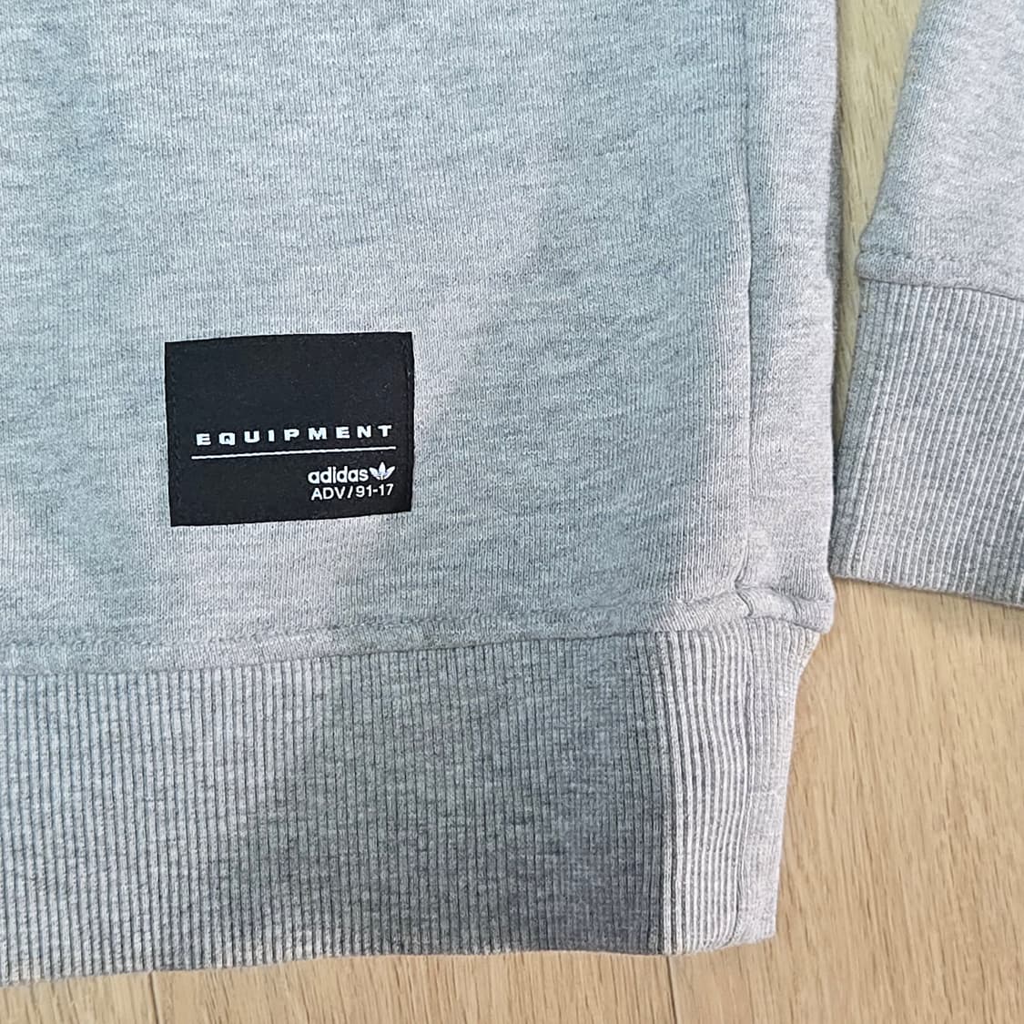 아디다스 EQUIPMENT 맨투맨 회색 상품이미지4