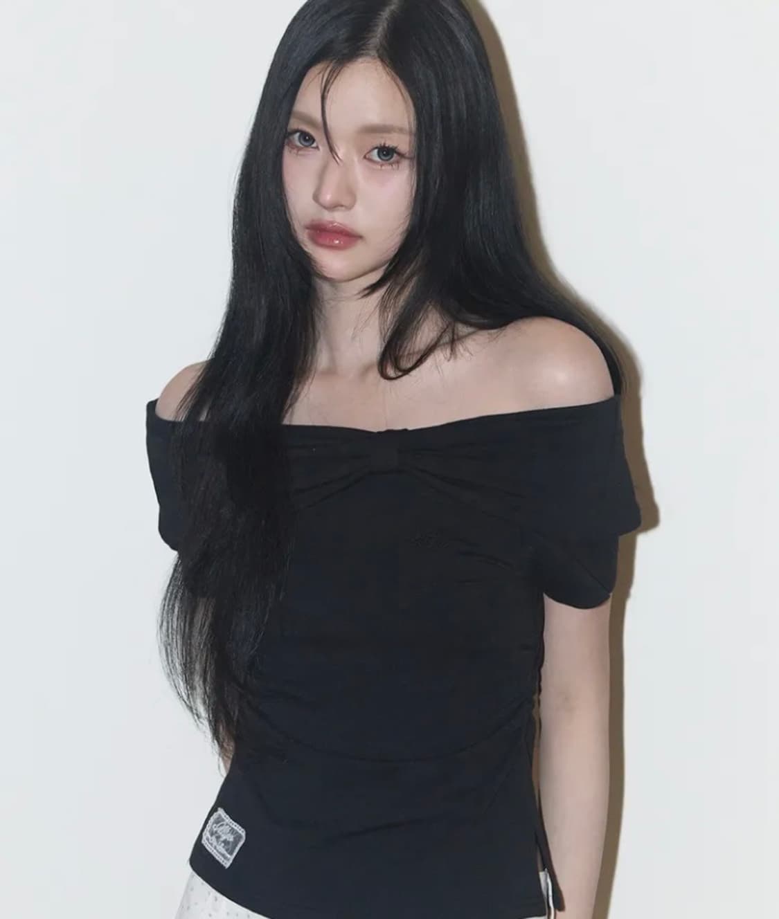 일리고 보우 오프숄더 티 블랙 상품이미지1