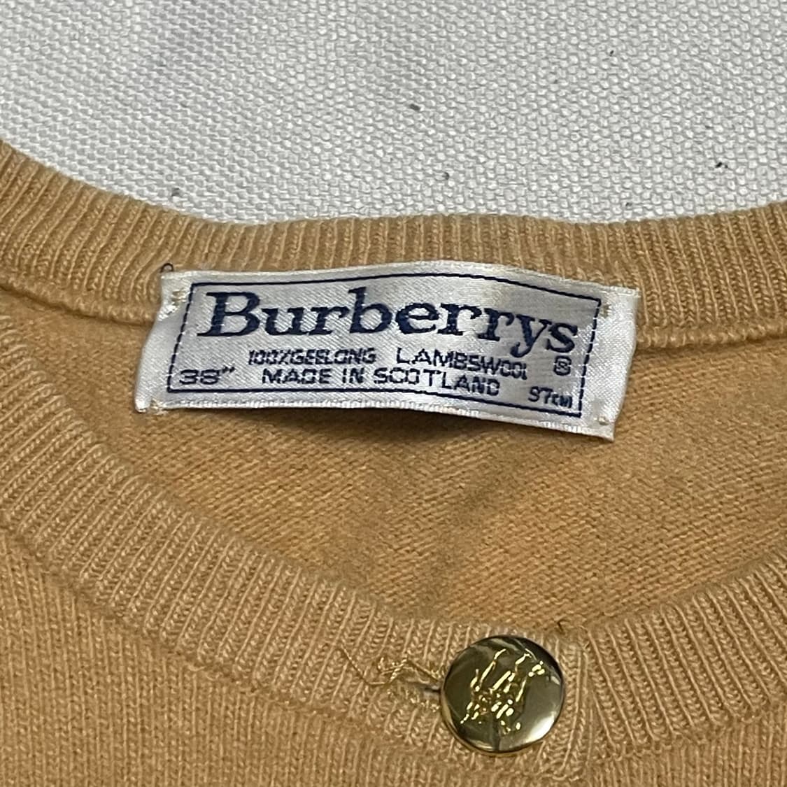 38 버버리 램스울 라운드넥 금장 가디건  상품이미지4