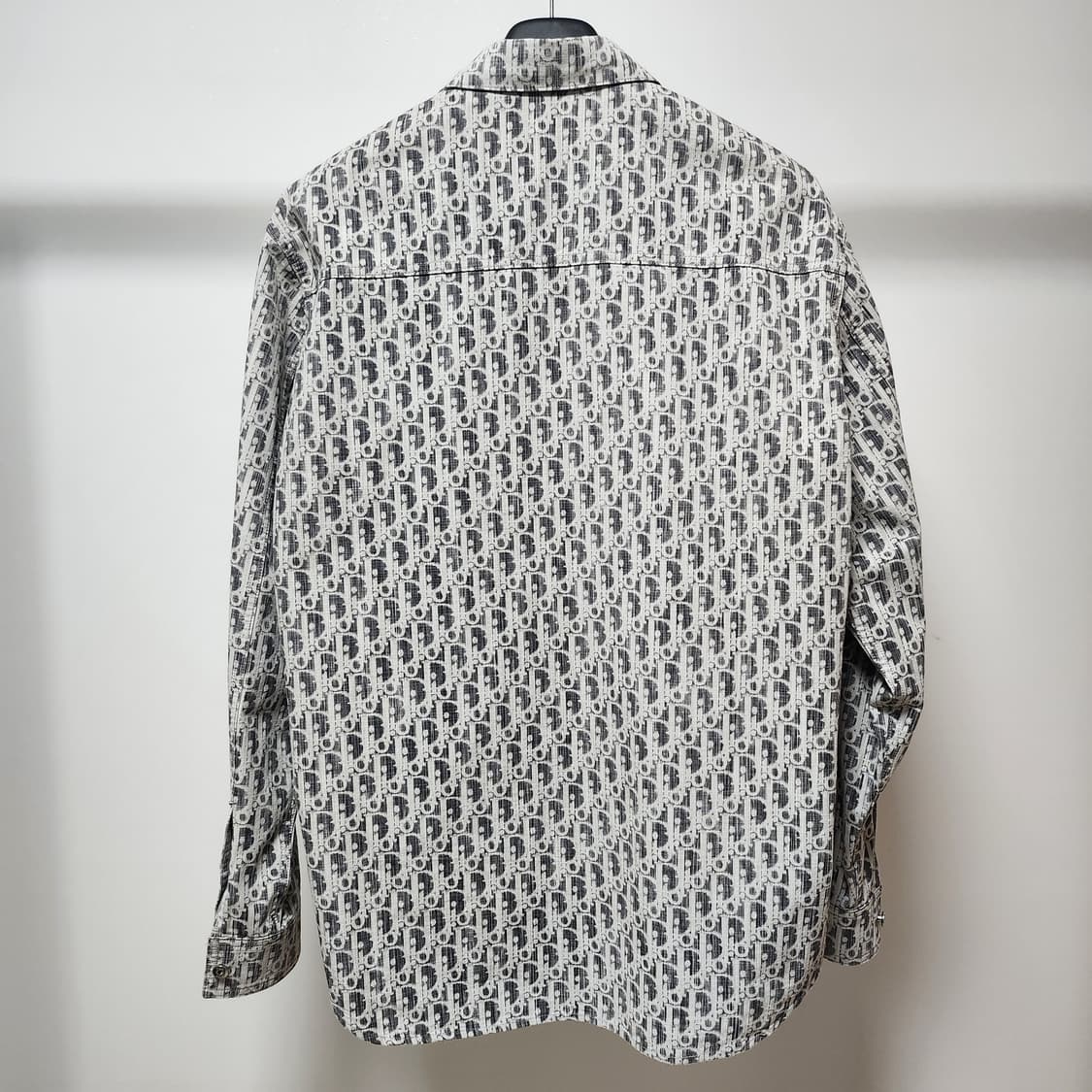 디올 카스리 셔츠 자켓
사이즈 42 / 사용감 적음
 상품이미지2