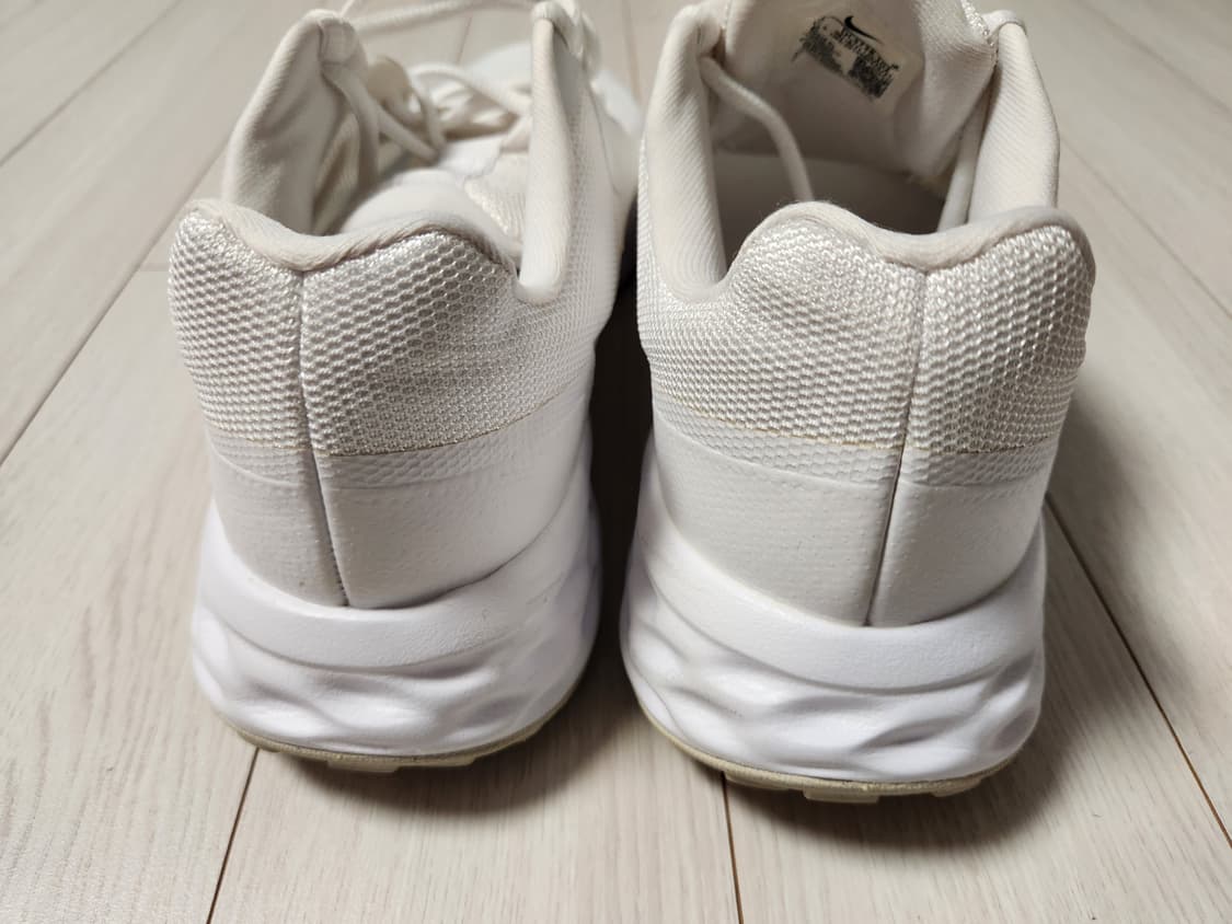 나이키 레볼루션 6 넥스트 네이처 사이즈265 DC3728-102

 상품이미지4