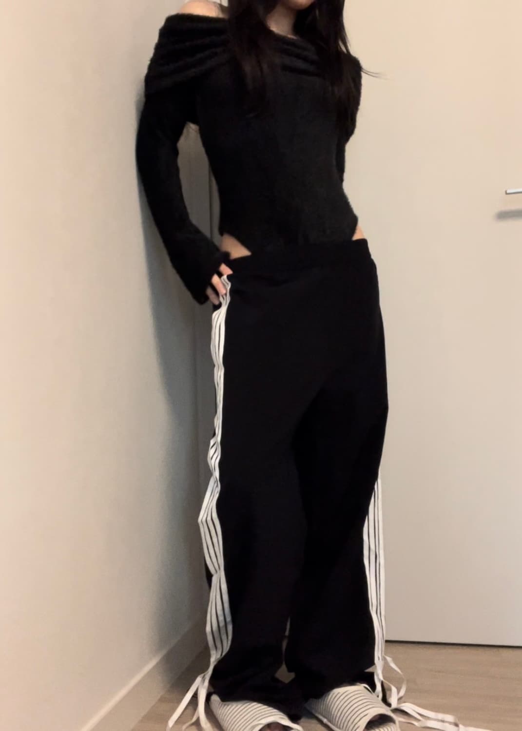 black off-shoulder fur bodysuit 상품이미지2