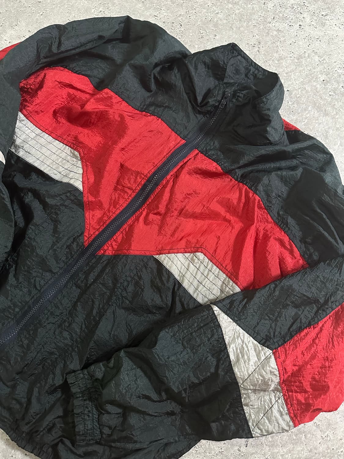 90s 빈티지 블랙 레드 쉐브론 윈드브레이커 상품이미지1