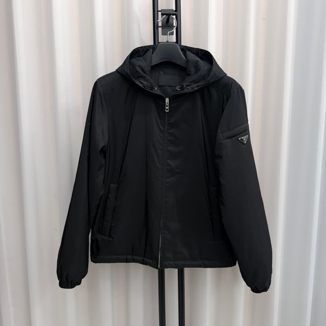 [L] 프라다 리나일론 후드 바람막이 상품이미지1