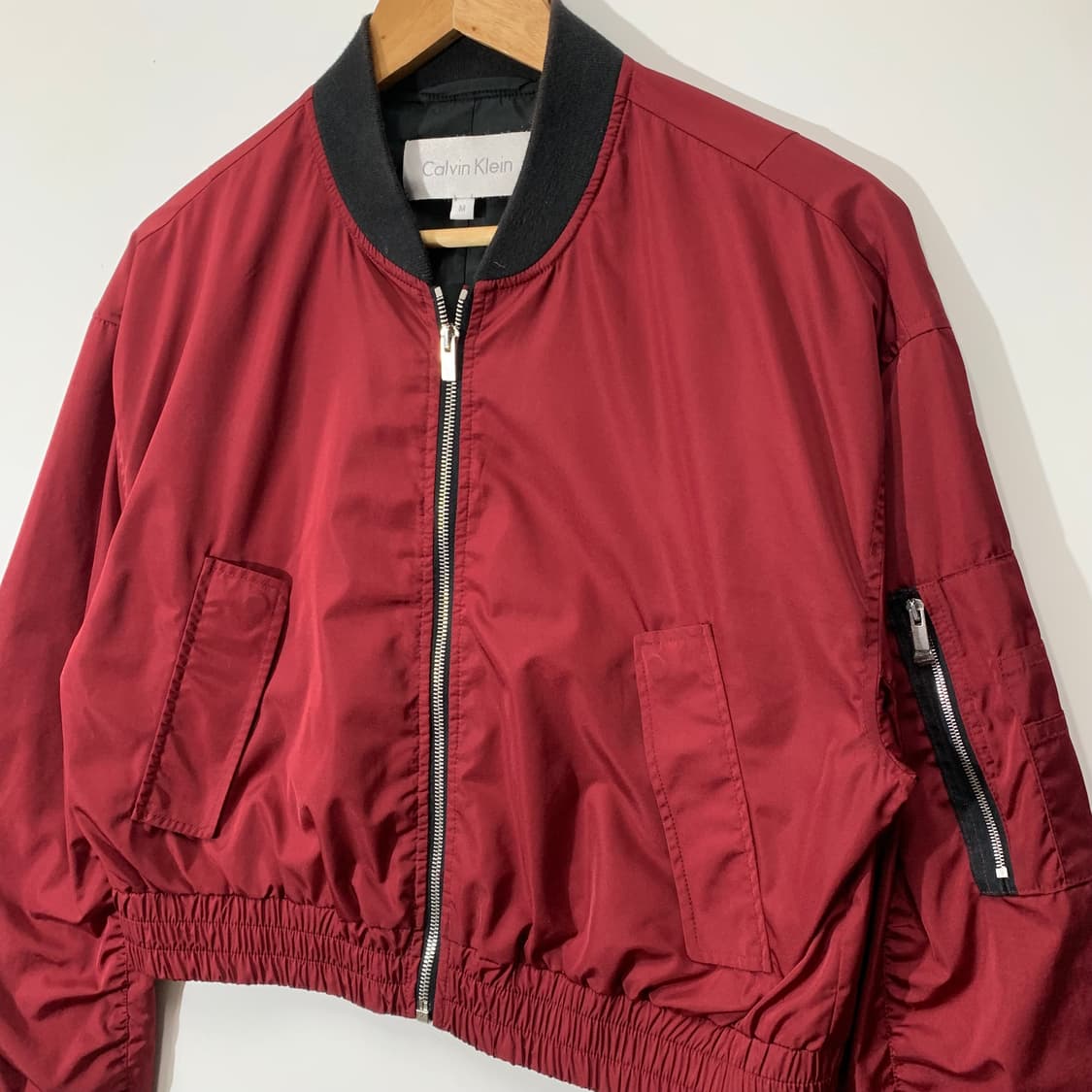 캘빈 클라인 우먼스 크롭 봄버 (경량) 상품이미지2