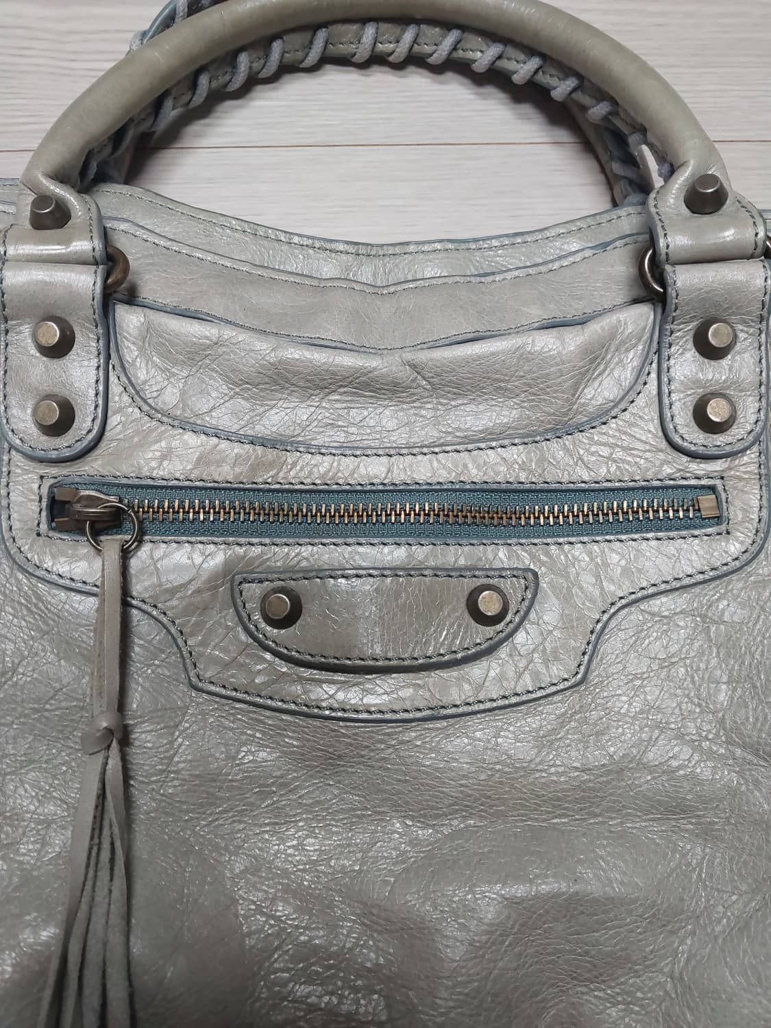 마지막가격 !! [정품] 발렌시아가 클래식 시티 모터백 (연그레이+민트) 상품이미지4