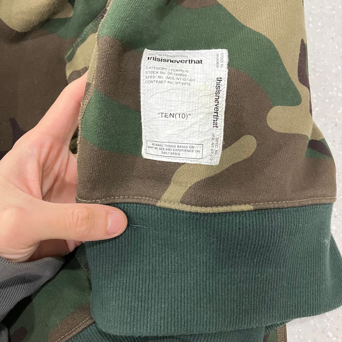 366 디스이즈네버댓 카모 후드티 상품이미지4