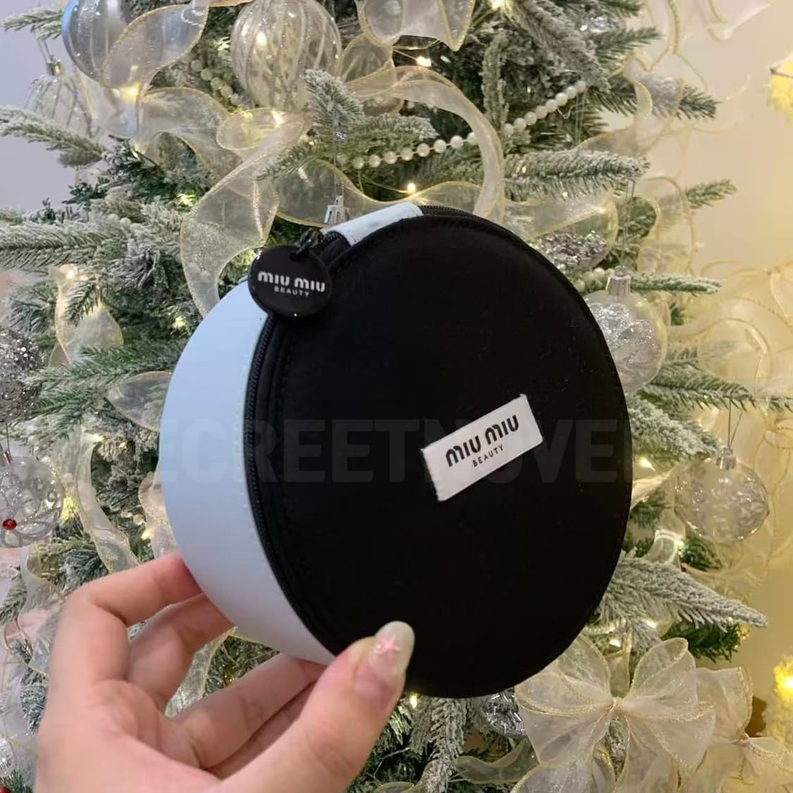 미우미우뷰티 신상 블루 원형 파우치 VIP 상품이미지9