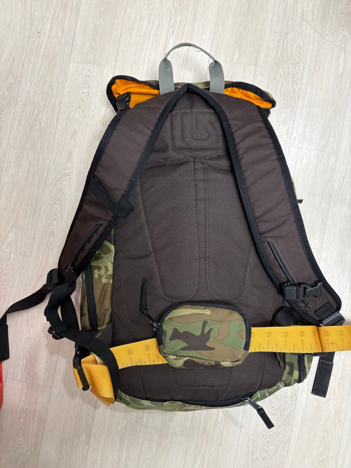 버튼 우드랜드 카모 백팩 상품이미지3