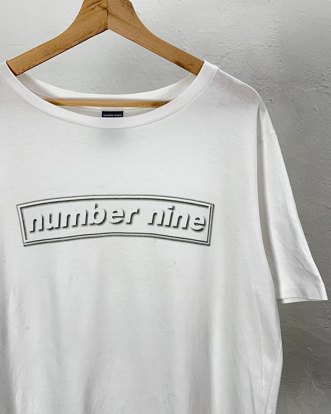 넘버나인 화이트 박스 라인 로고 티셔츠 상품이미지3